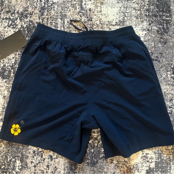 Lululemon Hawaii Aloha Mens Shorts PACE BREAKER SHORT 7’ SIZE: M. True Navy